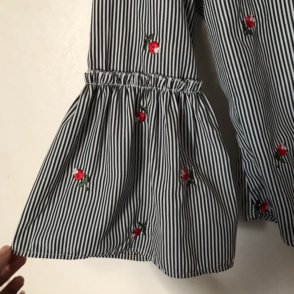 Gray white stripe bell sleeve embroidered top med - Picture 4 of 6